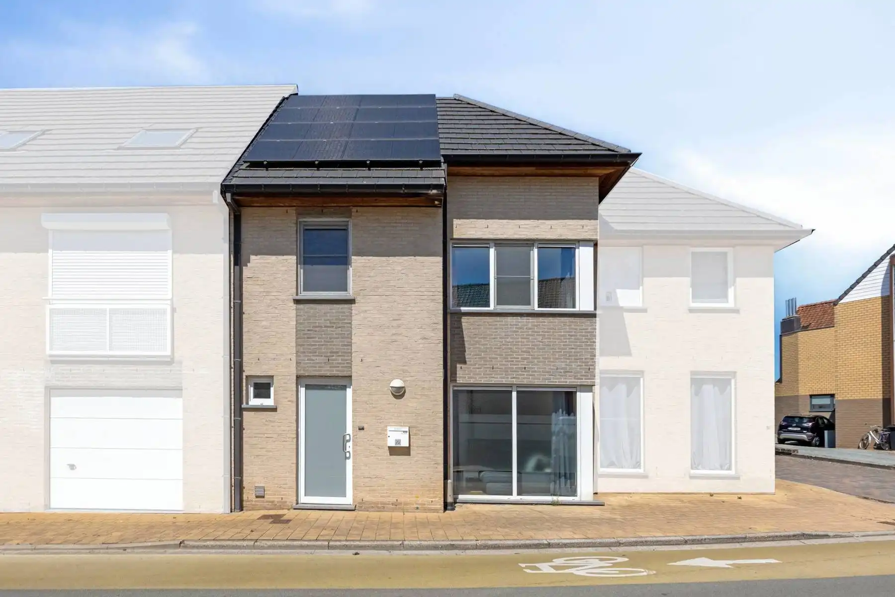 Recente energiezuinige woning met garage en zonnepanelen foto 4