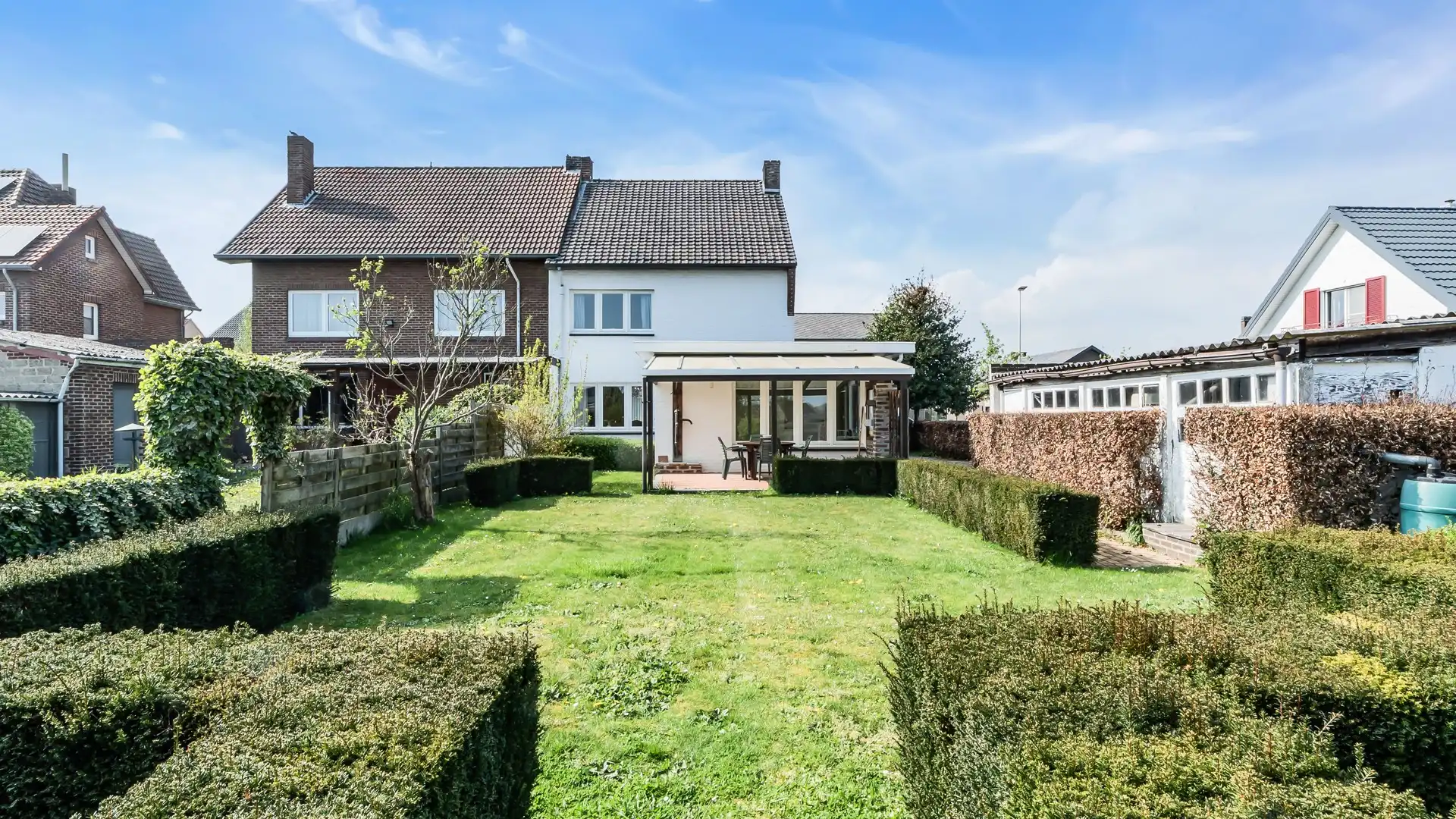 Op te frissen woning met 3 slpkrs te Maasmechelen foto 5