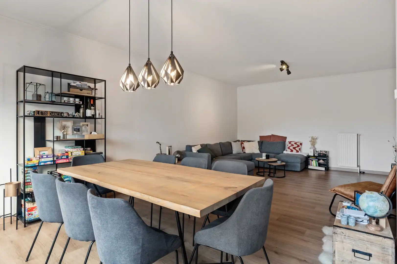 Lichtrijk, ruim appartement vlak bij centrum van Ekeren foto {{pictureIndex}}