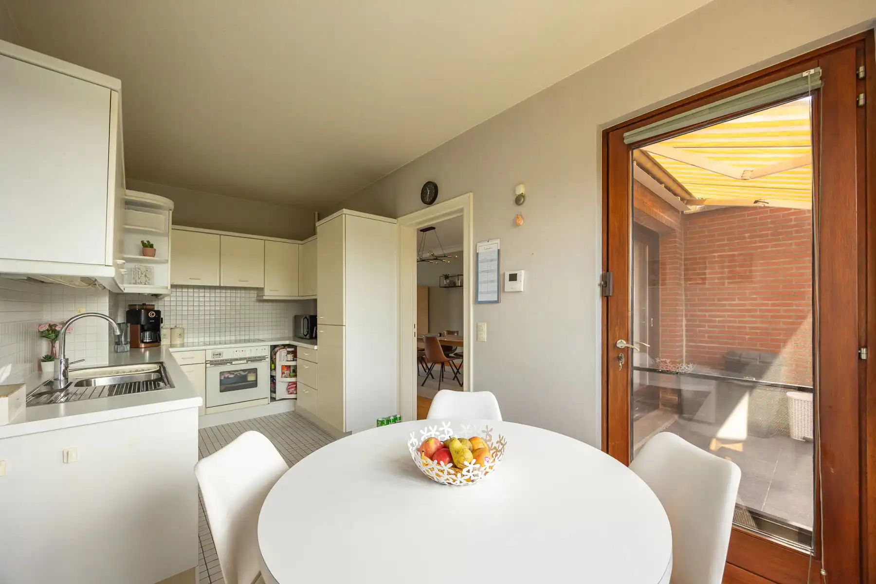 Ruime woning met 3 aangename slaapkamers, garage en tuin foto 7