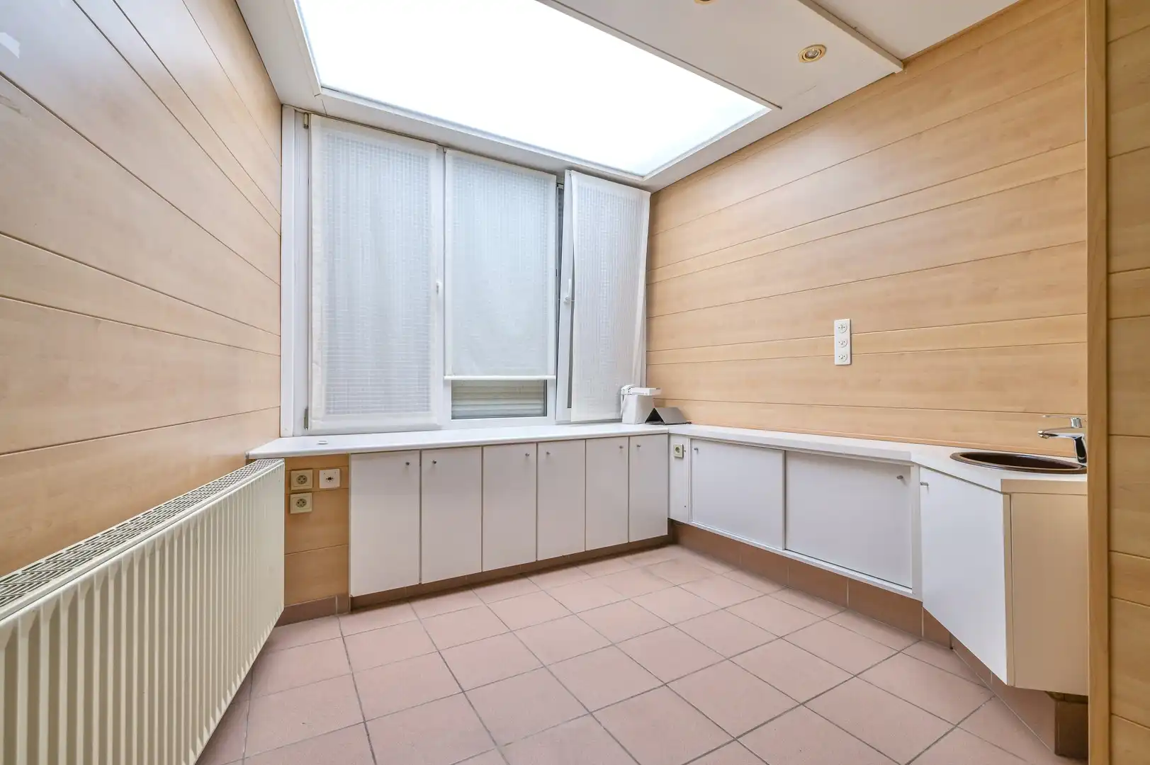 Zeer ruim duplex-appartement aan dorpsplein te Bornem foto 15