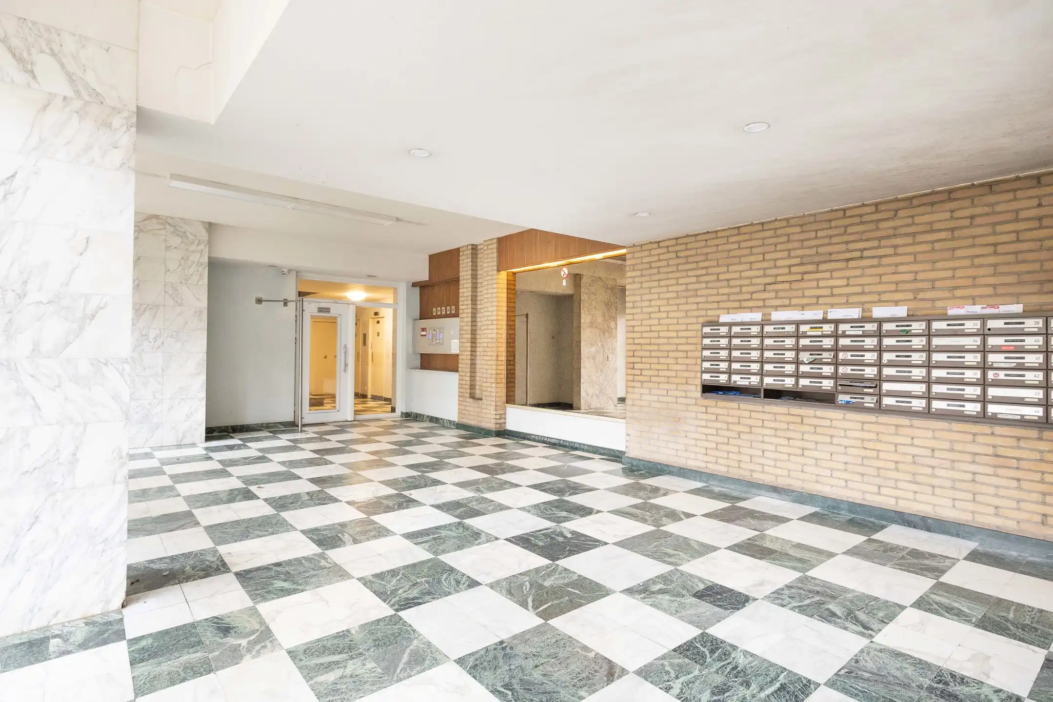 1-slaapkamer in goede staat vlak bij het centrum foto 14