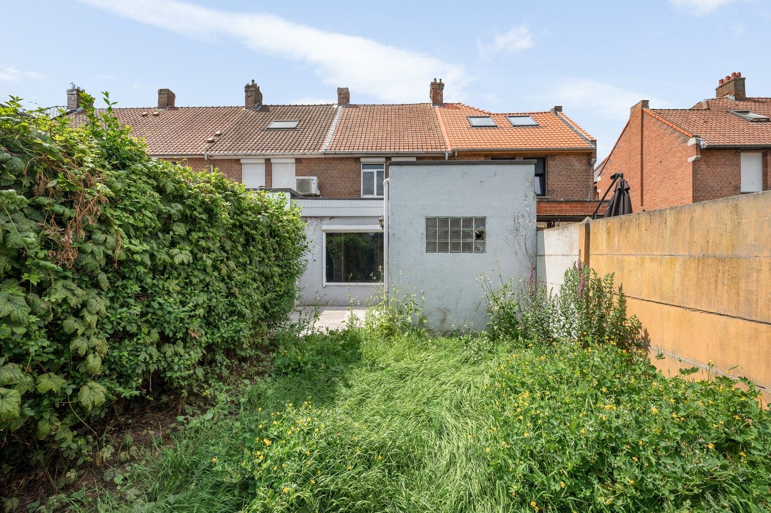 Charmante te renoveren rijwoning met veel potentieel op gunstige locatie in Lier foto 2