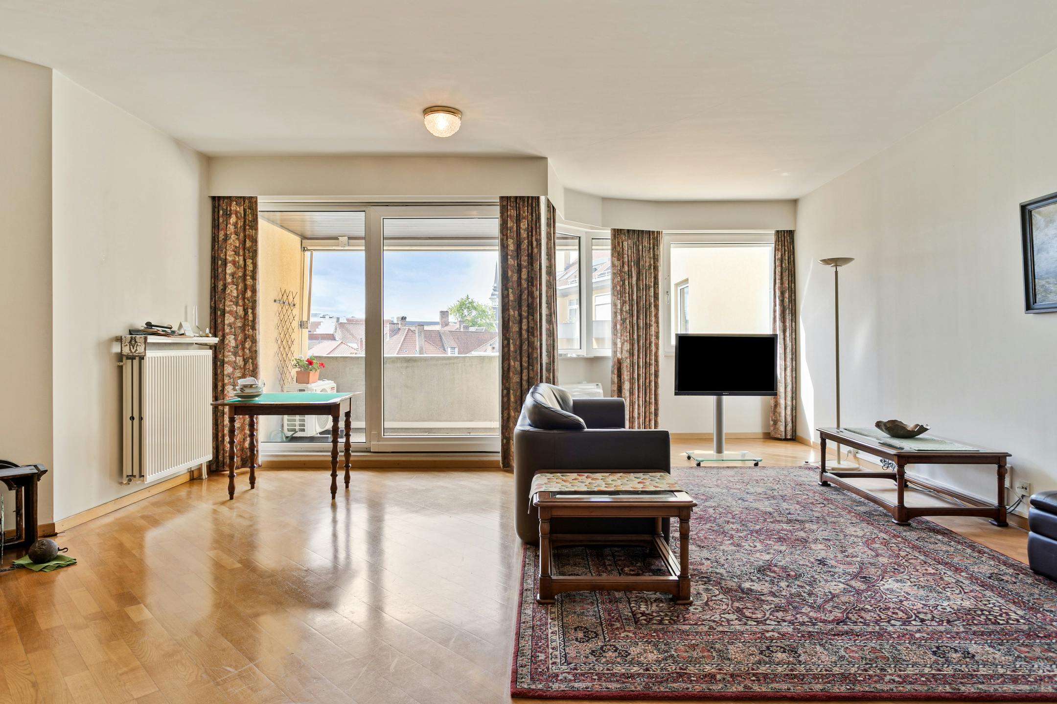 Lichtrijk 2 slaapkamer appartement te koop in Brugge centrum foto 3