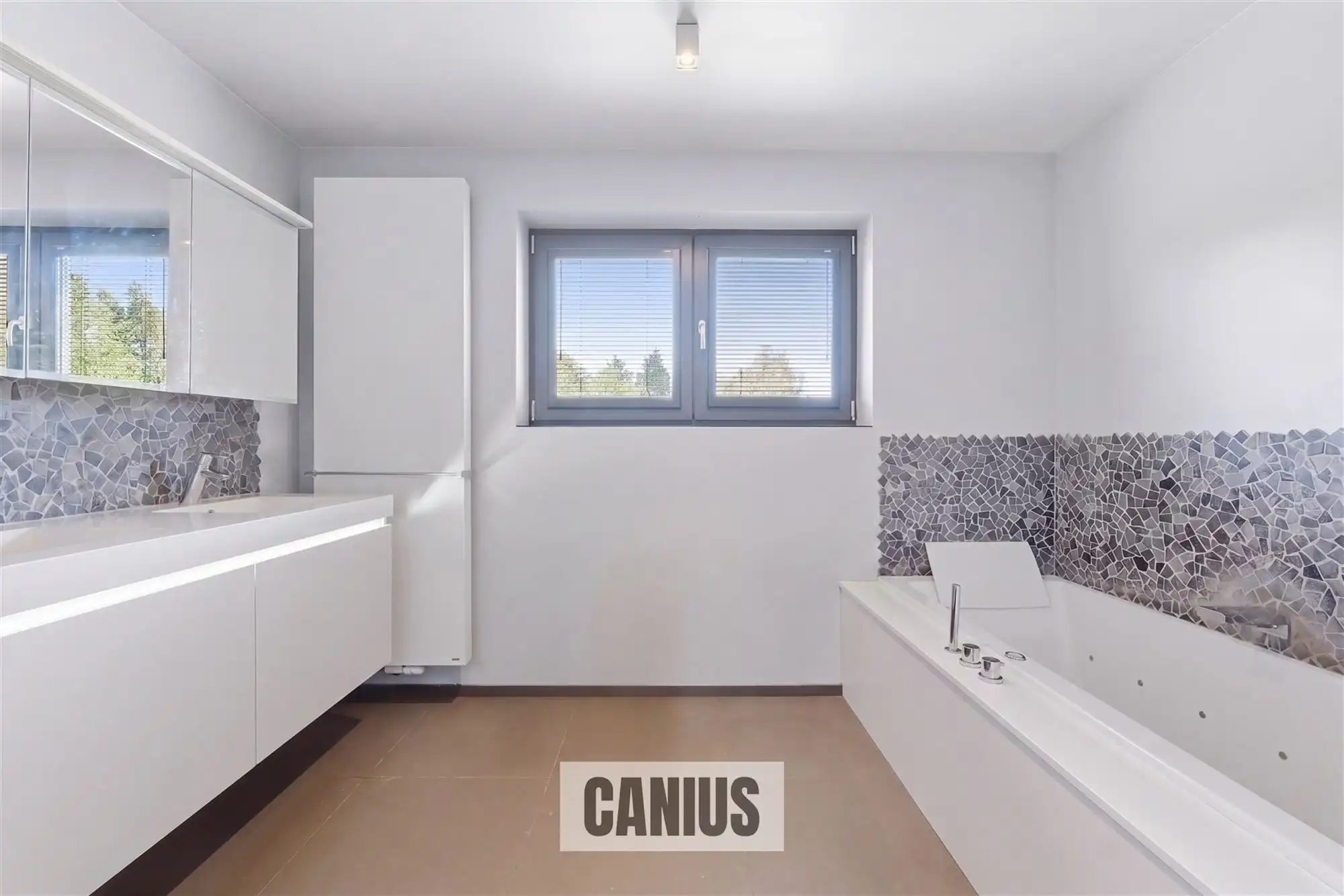 MODERNE, INSTAPKLARE WONING MET 3 SLPK EN ZUIDGERICHTE TUIN foto 16