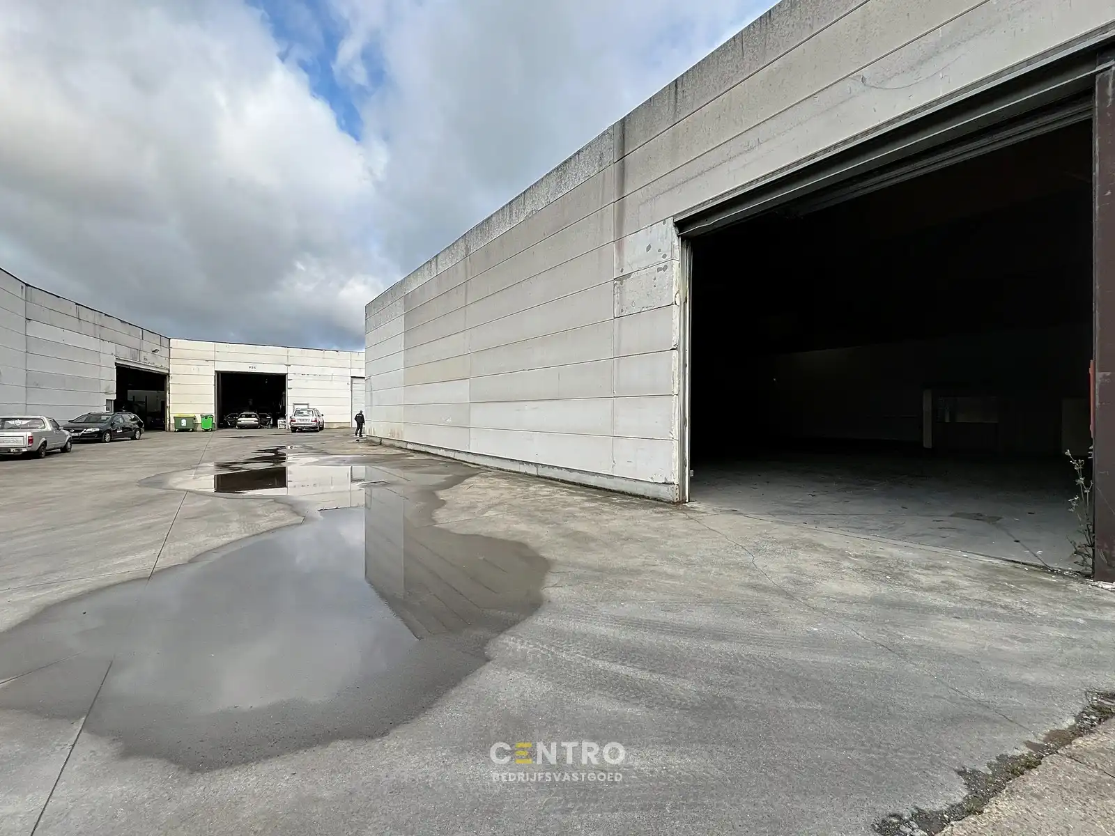 Instapklaar magazijn (600 m2) met mezzanine en geïntegreerd kantoor langs de N8 te Elverdinge (Ieper). Ambachten toegestaan ! foto 7