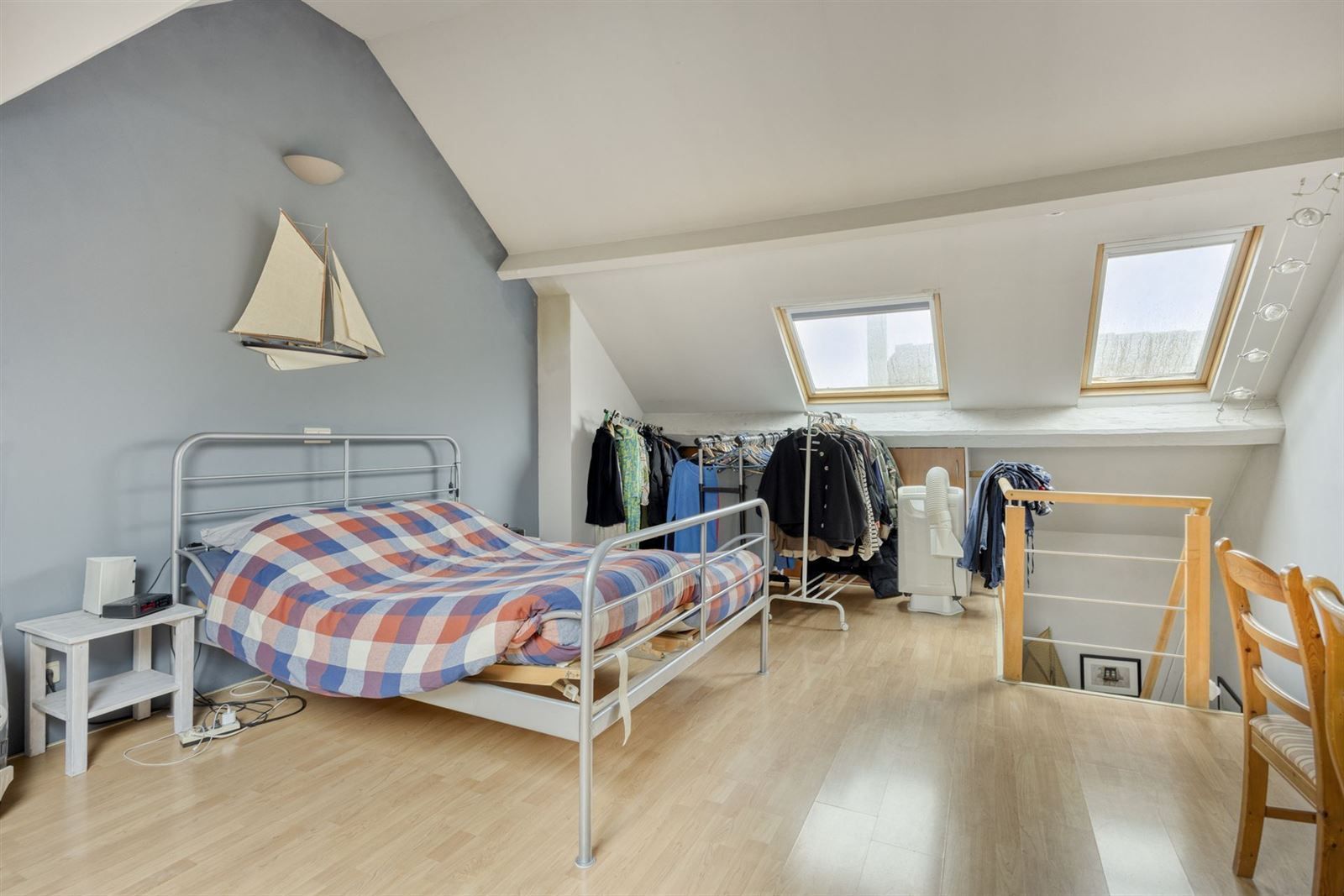 Charmante verborgen parel met tuin en garages foto 17