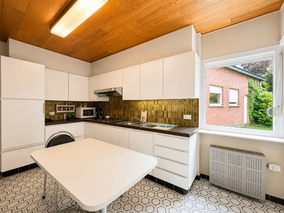 Roeselare - Ruime gezinswoning met garage op een perceel van 1.290 m² foto 5