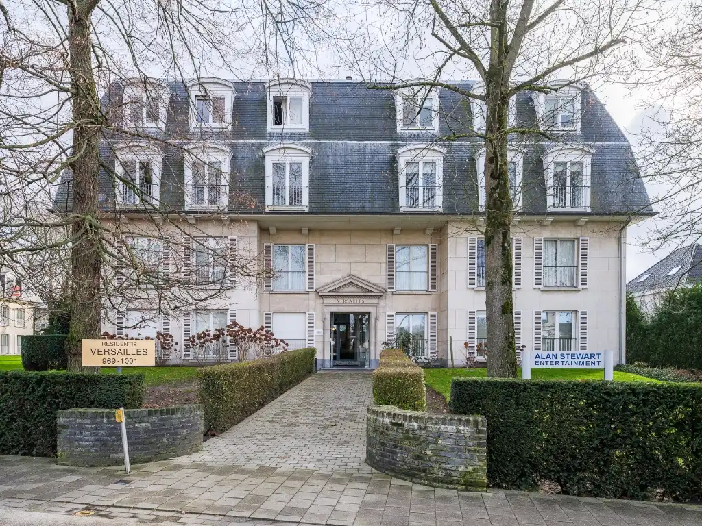 Ruim en stijlvol duplexappartement (bew. opp. ±154 m²) met 3 slaapkamers, gelegen in de standingvolle residentie ‘Versailles’, op slechts 10 minuten van het centrum van Gent. foto 18