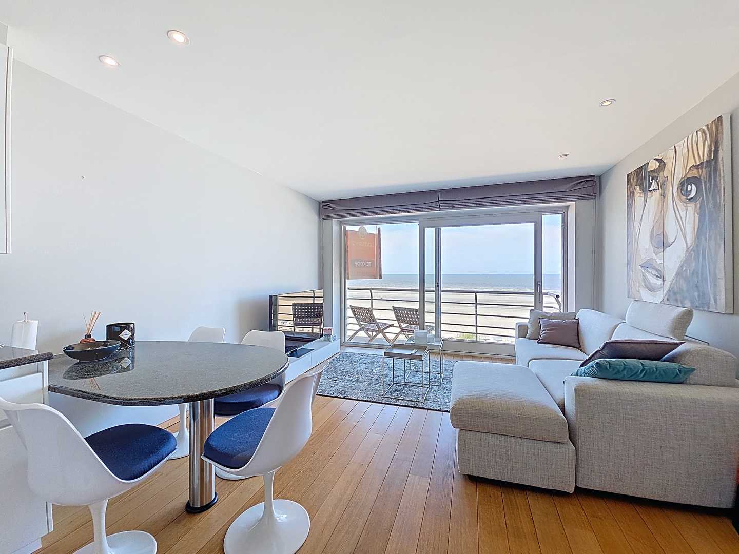 Instapklaar appartement met frontaal zeezicht te Nieuwpoort-Bad foto 2