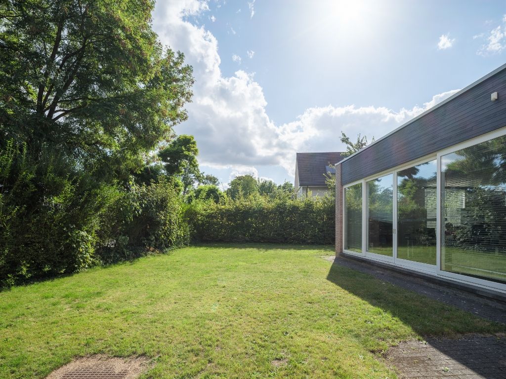 Vrijstaande villa (te renoveren) op slechts 50 meter van de Leie foto 4