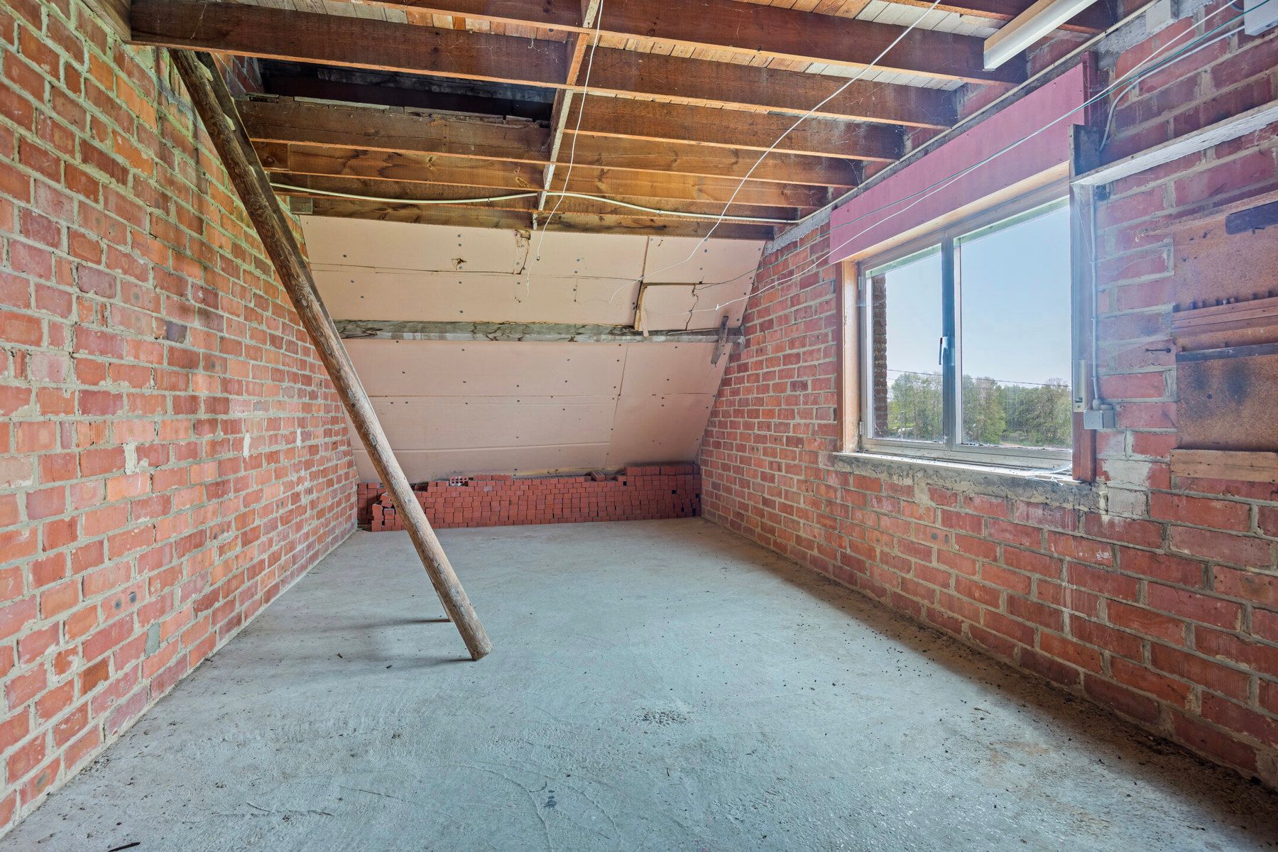 Ruime woning met potentieel op perceel van 13a70ca. foto 19