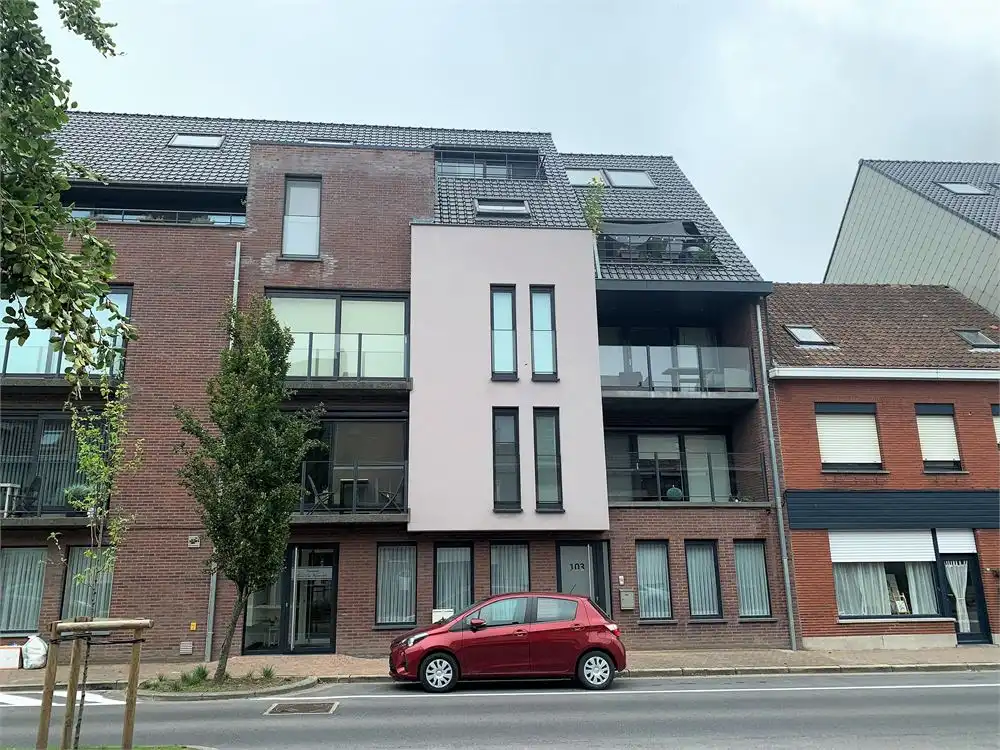 Instapklaar dakappartement met  2 slaapkamers + garage foto 12