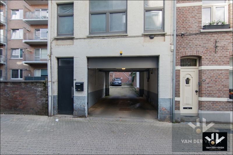 Gerenoveerd en instapklaar penthouse in hartje Hasselt (Leopoldplein) met prachtig uitzicht! foto 16