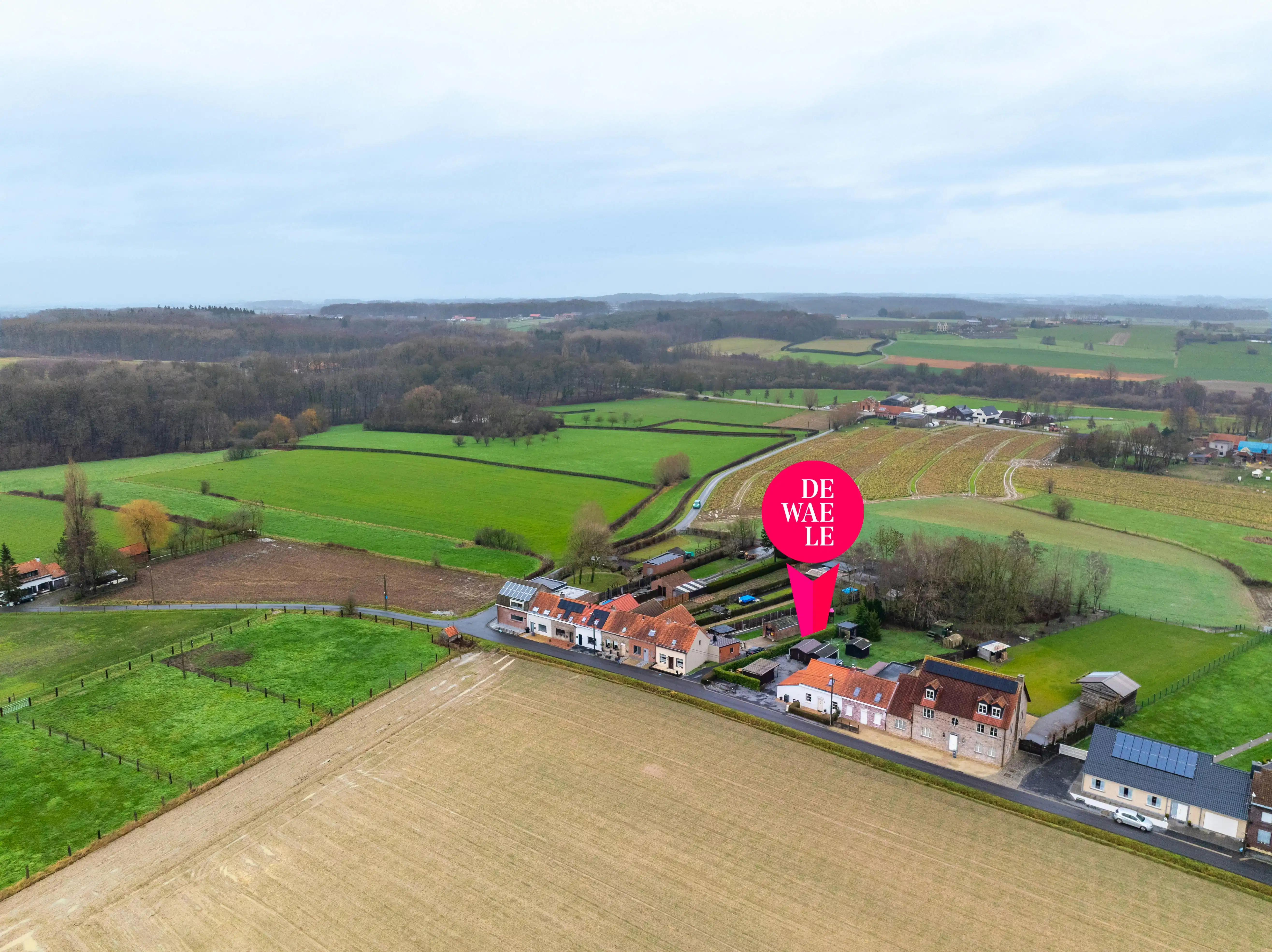 Instapklare halfopen bebouwing op 2.200m² in Hollebeke foto 5