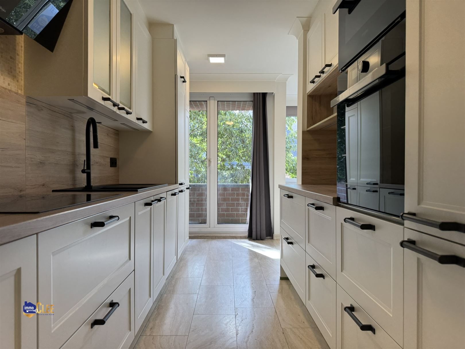 Ruim gerenoveerd appartement op het Sint-Martenplein foto 10