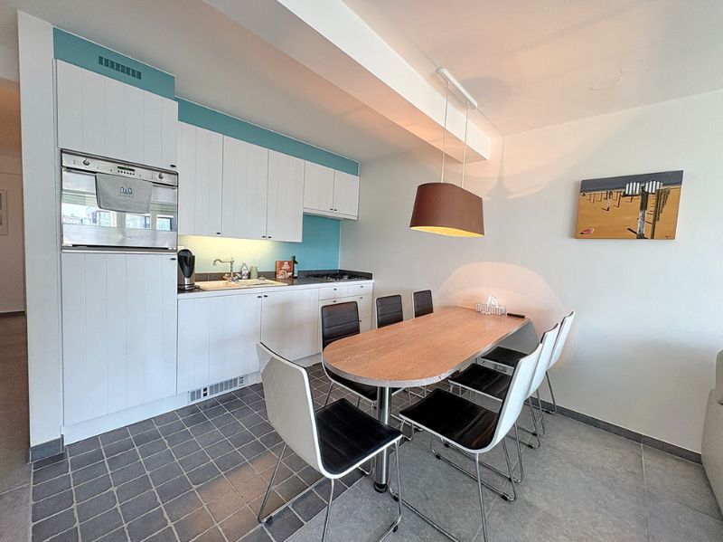 Hoofdfoto van de publicatie: Zuidgericht, gerenoveerd appartement vlak aan zee – op de vijfde verdieping!