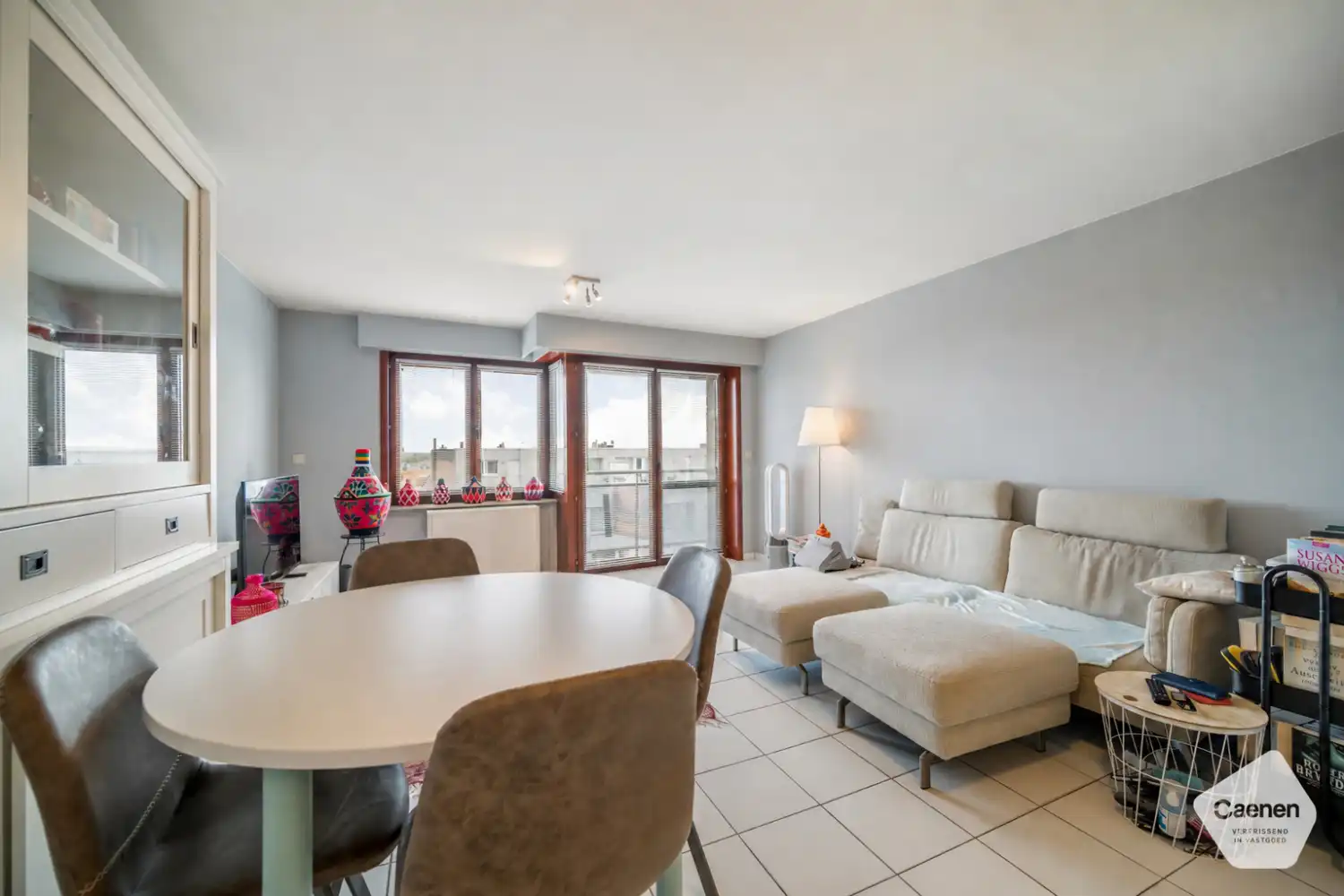 Lichtrijk twee slaapkamer appartement met terras op toplocatie foto 3