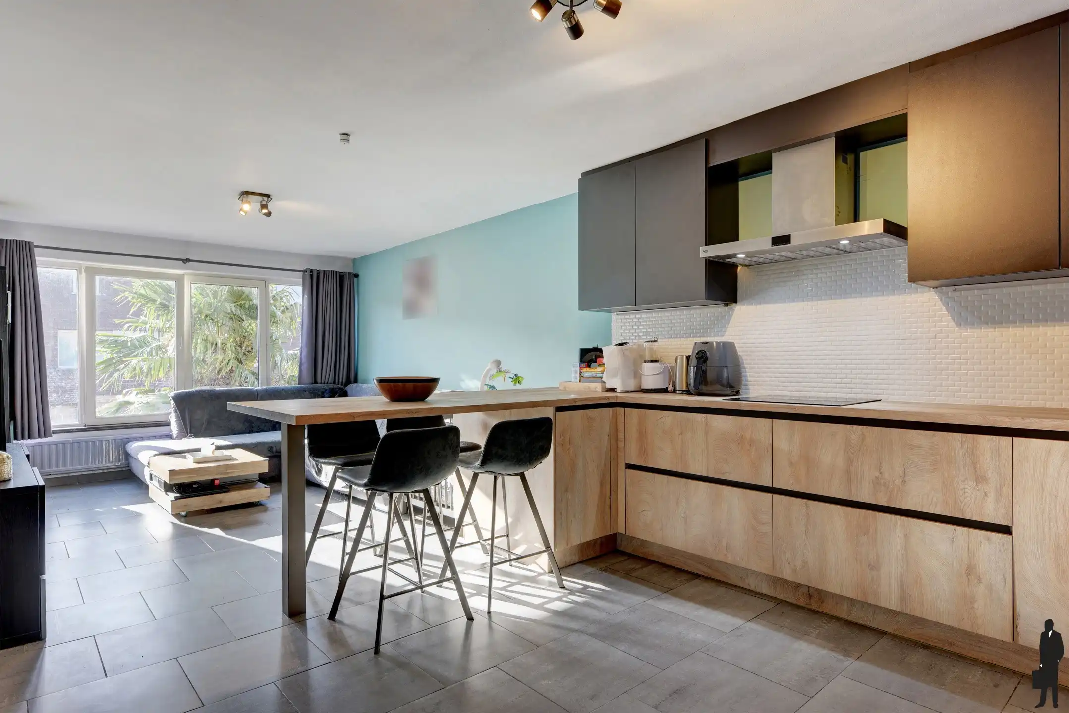 Ruim, lichtrijk appartement met 2 slpk., terras en garage foto 2