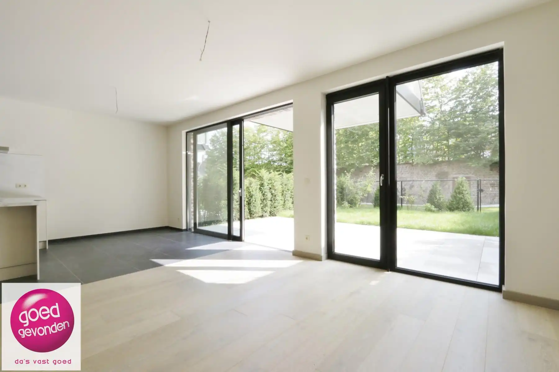 Gelijkvloers app - 1 SLK - Terras + tuin foto 5