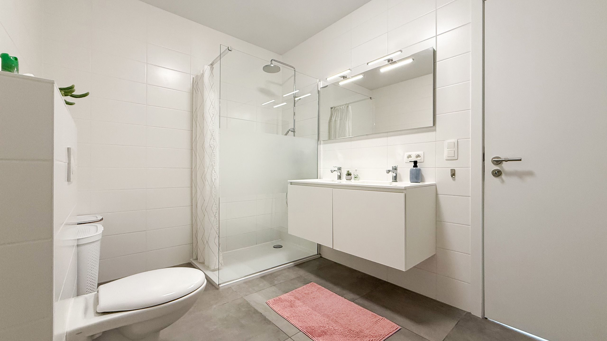 Nieuwbouwappartement met 2 slpks terras en parking aan 2% RR foto 19