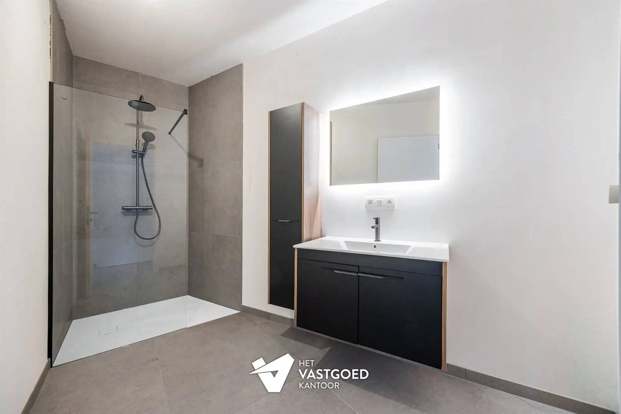 RUIM EN LICHTRIJK APPARTEMENT MET 1 SLAAPKAMER foto 12