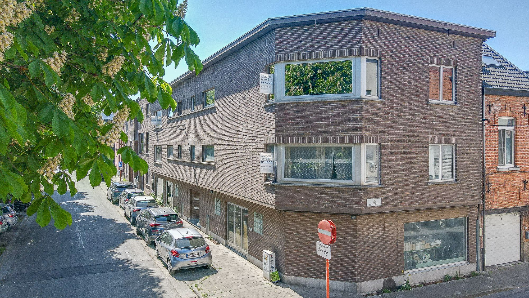 Appartementsgebouw bestaande uit 4 appartementen en handelsruimte foto 2