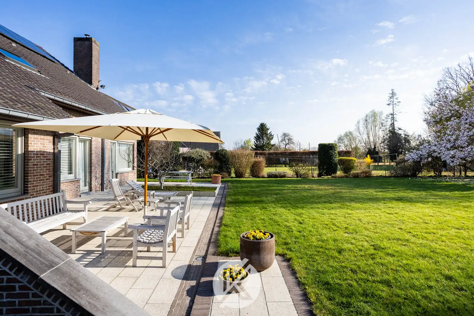Uiterst verzorgde villa op aangename locatie foto 14