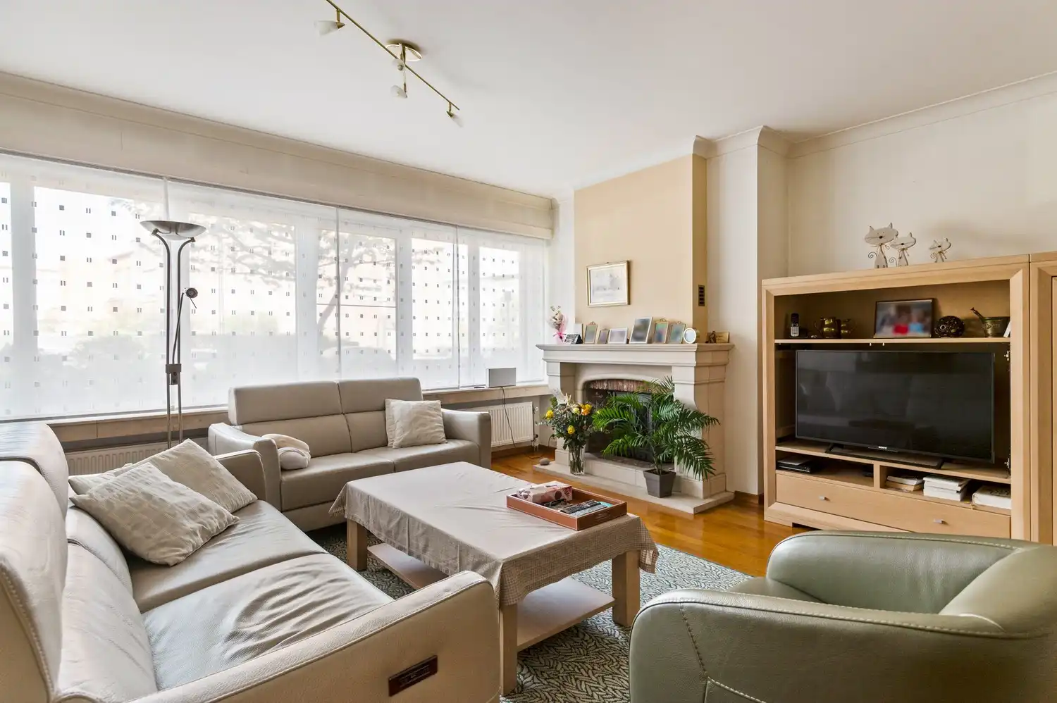 Uniek gelijkvloers appartement met 3 slaapkamers, inpandige garagebox met oprit alsook inpandige staanplaats en tuin in Borsbeek. foto 6