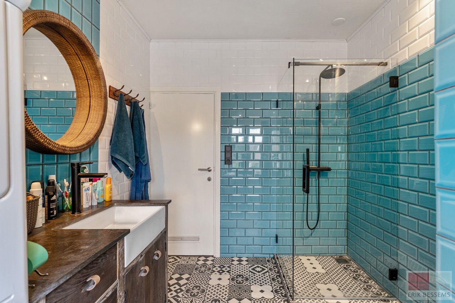 Unieke gesloten bebouwing met veel potentieel, deze ruime woning biedt een indrukwekkende woonoppervlakte van 306 m² foto 20
