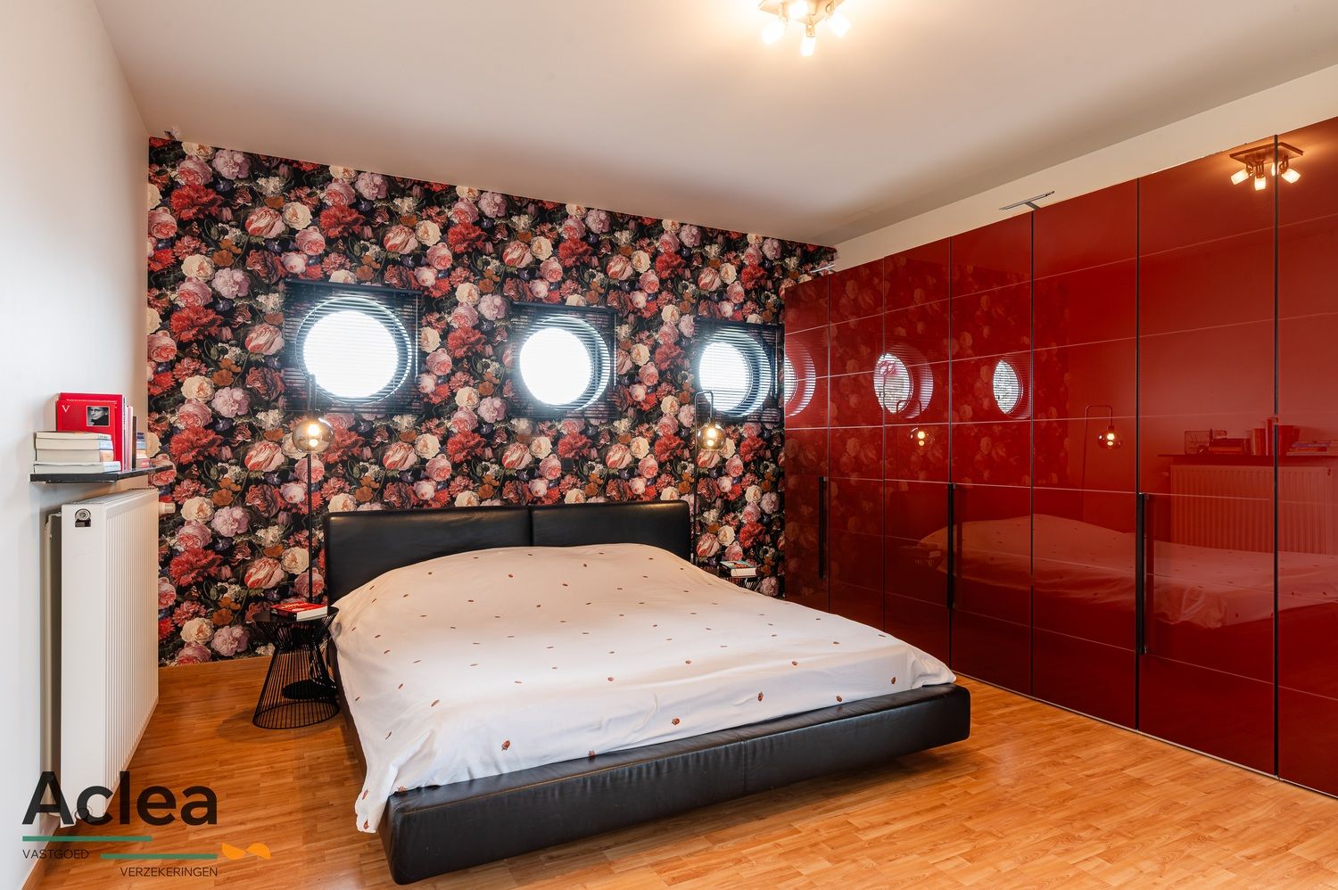 Moderne instapklare villa met zwembad en poolhouse foto 27