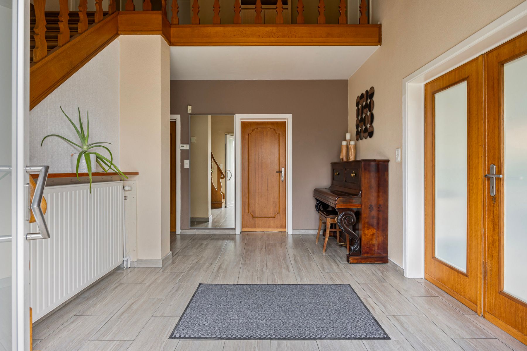 Ruime gerenoveerde vrijstaande woning nabij centrum Halle foto 3