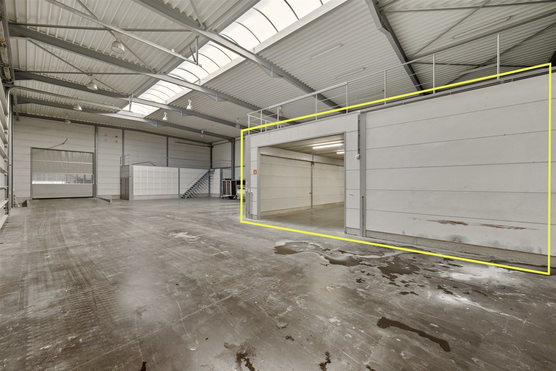 Zeer goed gelegen magazijn van 120 m2 foto 2
