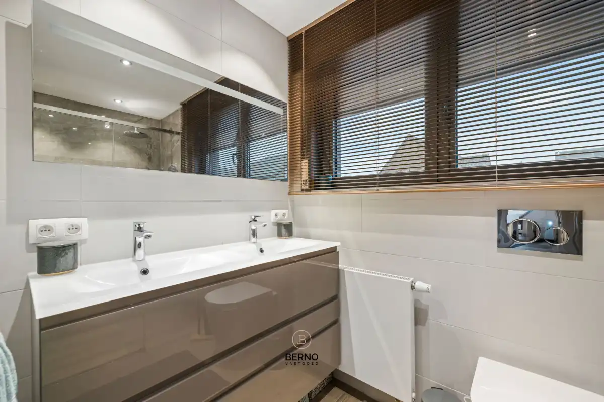 Instapklare halfopen bebouwing met ruime kelder foto 14