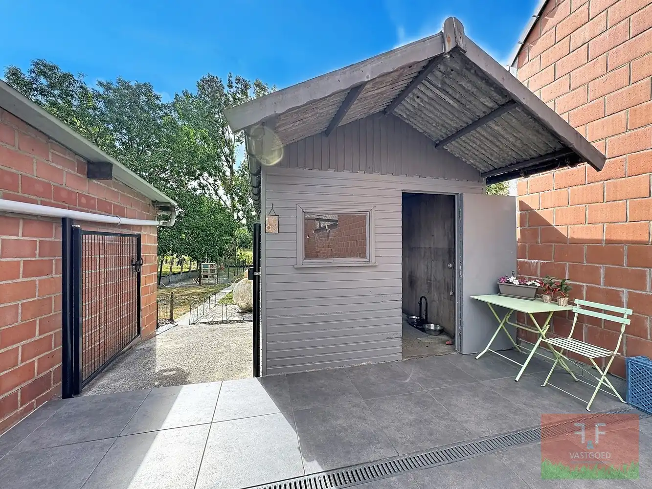 Halfopen bebouwing met 5 slaapkamers, ruime garage en grote tuin te Bavegem foto 28
