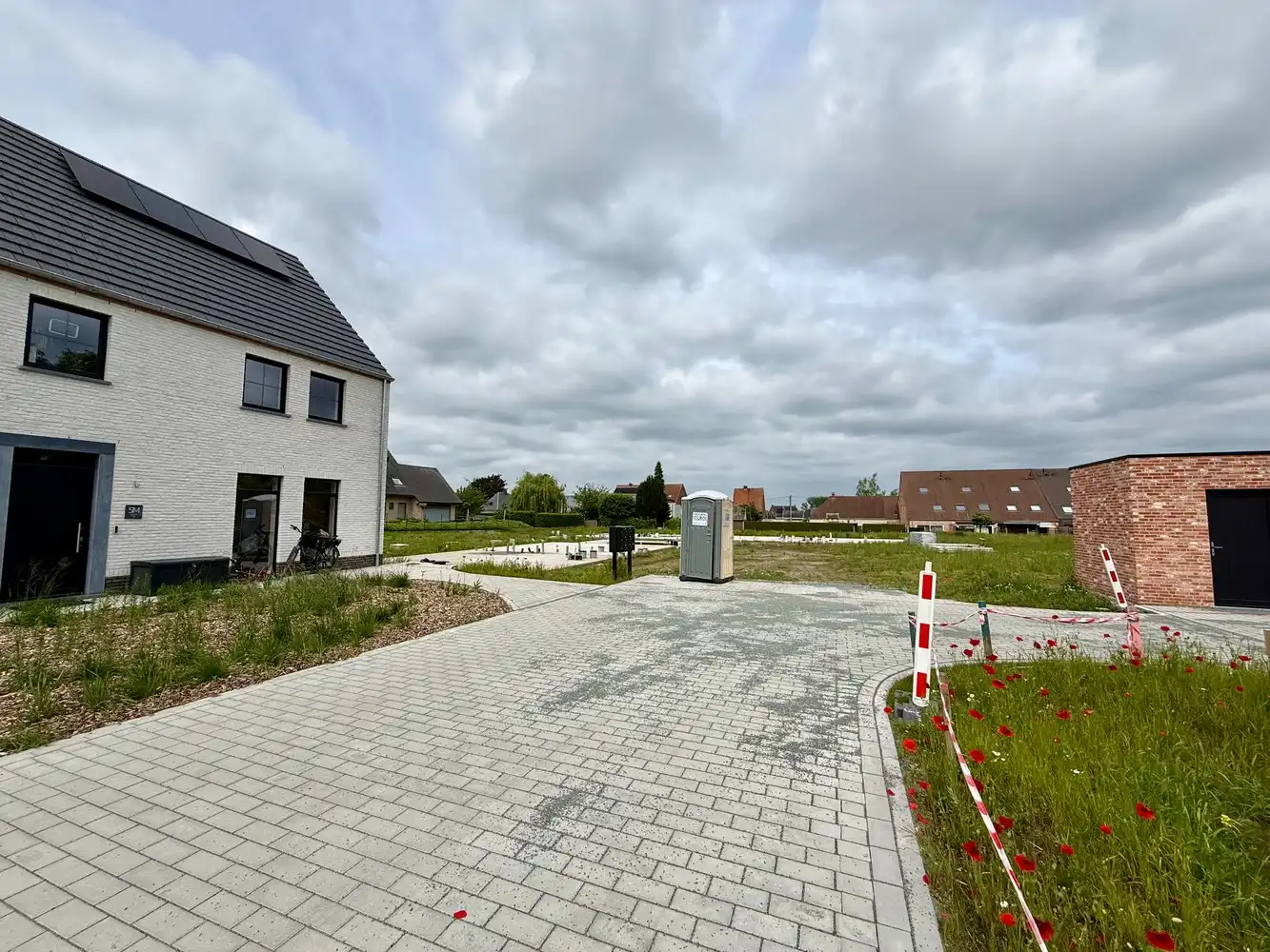 LAATSTE LOTEN BESCHIKBAAR! Prachtige BEN-nieuwbouwwoning mét autostaanplaats/carport! foto {{pictureIndex}}