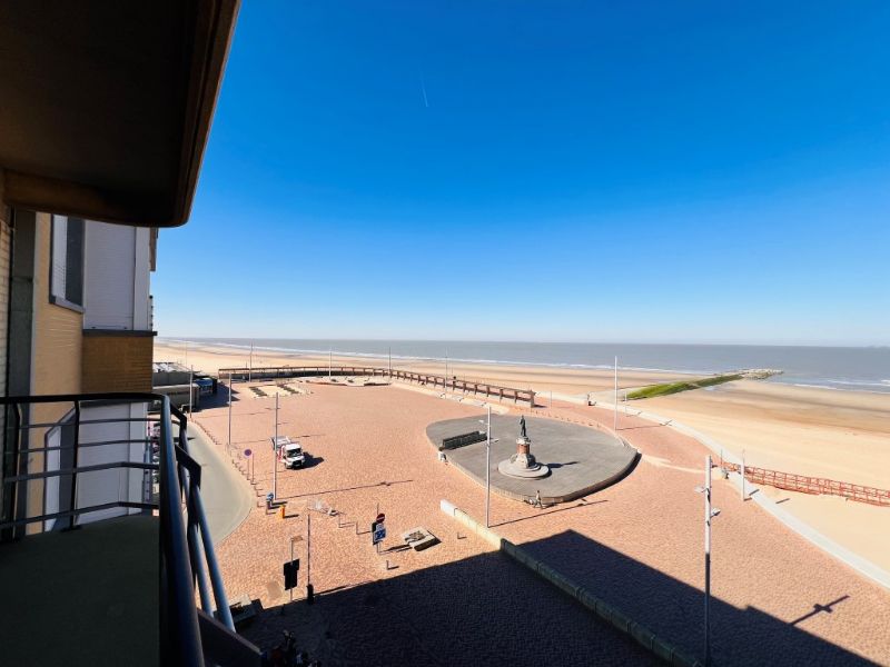 Luxueus appartement met 3 kamers en frontaal zeezicht foto 22