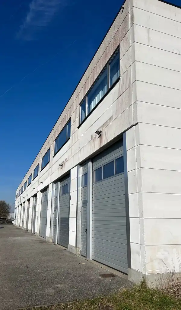 Magazijn met kantoor te huur vlakbij R4 in Evergem foto 11