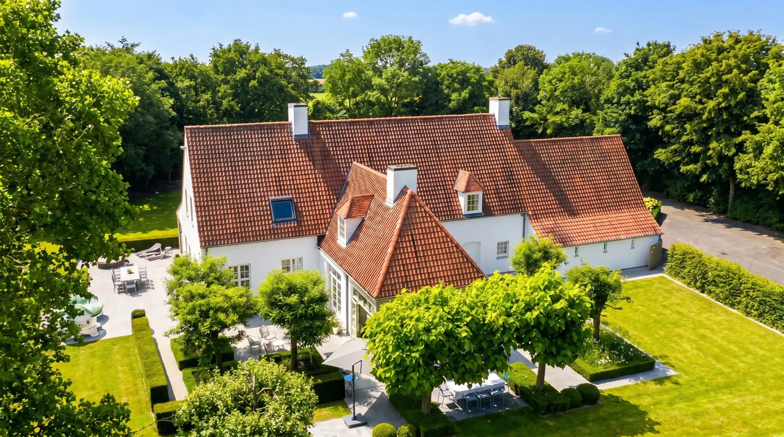 Zeldzaam landhuis op een exclusief domein van 2,4 Ha! foto 2