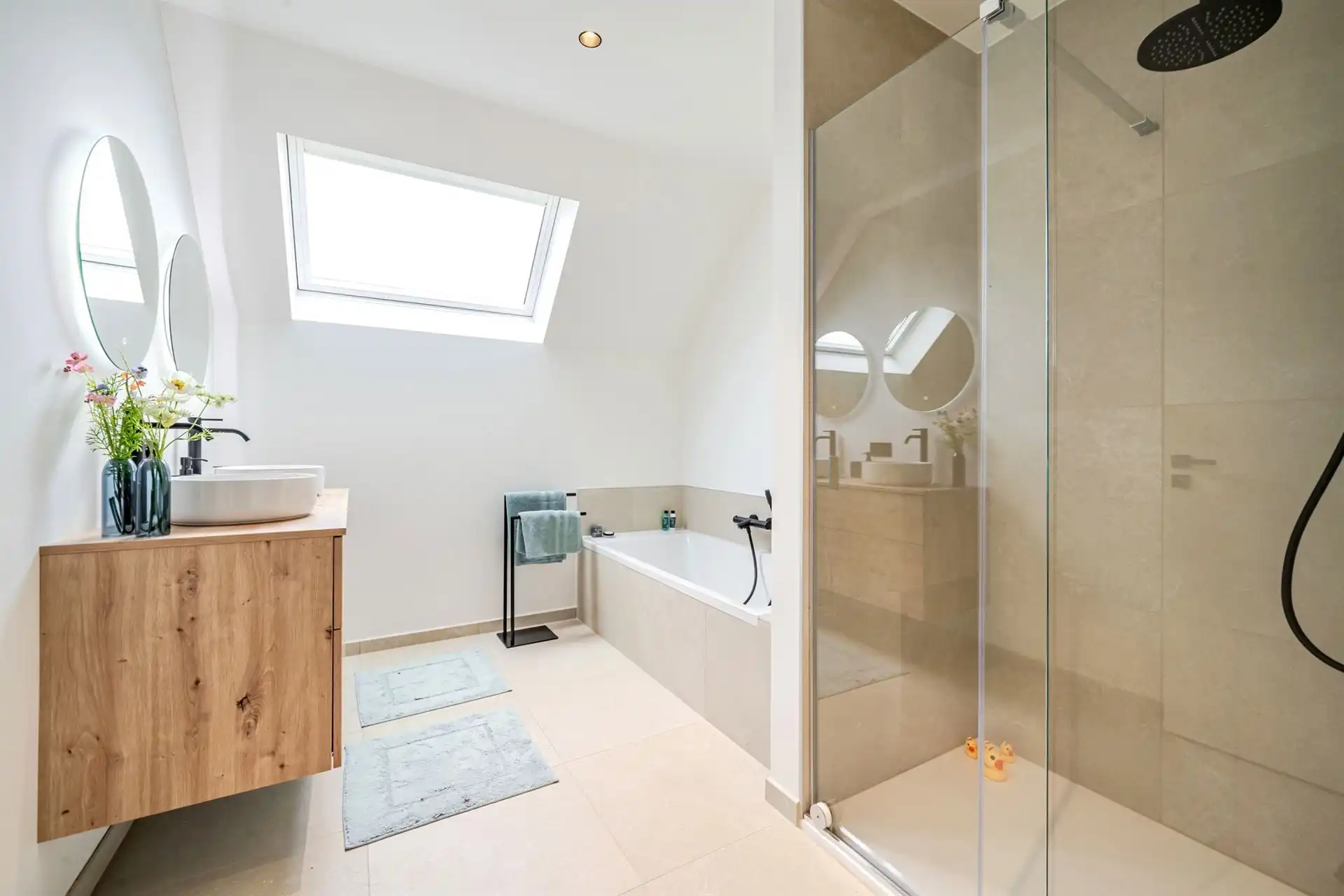 Kwalitatieve nieuwbouwwoning met tuin, carport en 3 slaapkamers. foto 15
