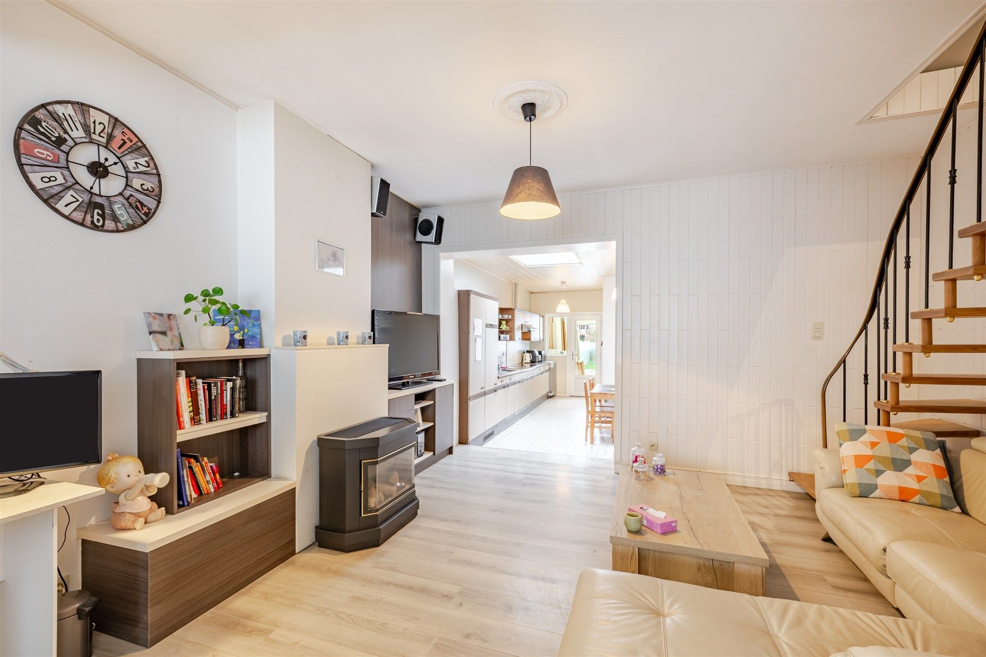 Instapklare en gerenoveerde woning met drie slaapkamers, tuin en zonnepanelen in het centrum van Welle foto 3