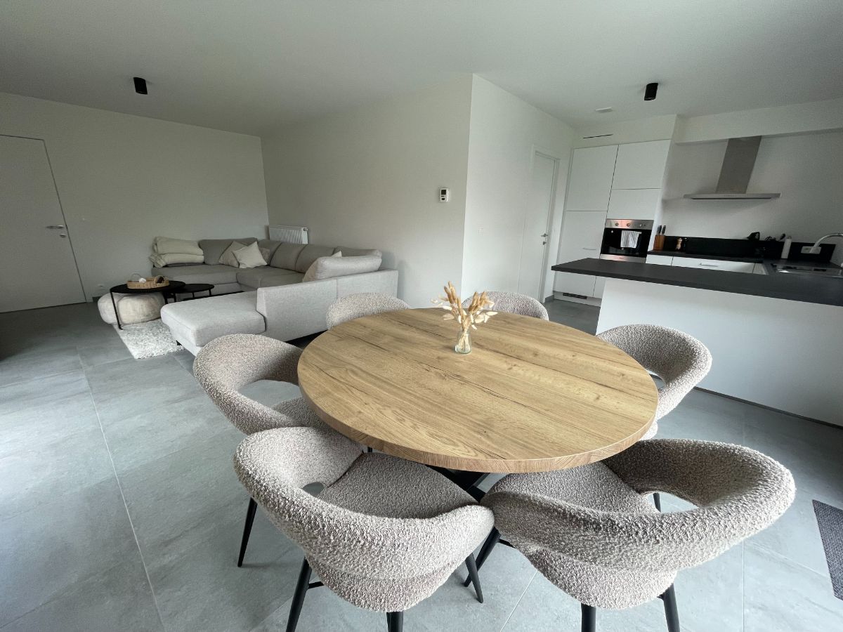 Drie slaapkamer EENGEZINSWONING met garage & tuin foto 14