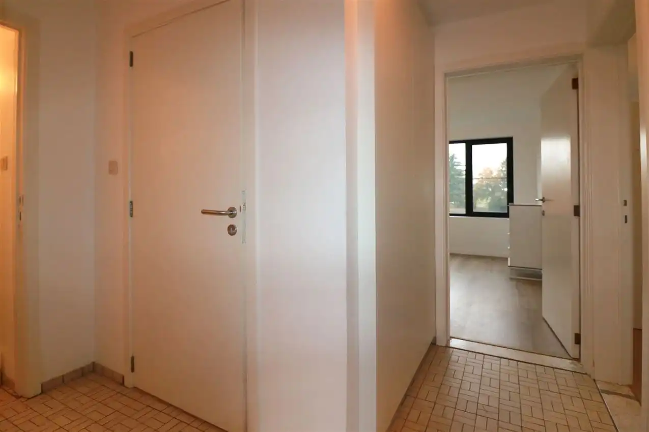 Appartement met 2 slpk, terras, tuin en autostaanplaats foto 12