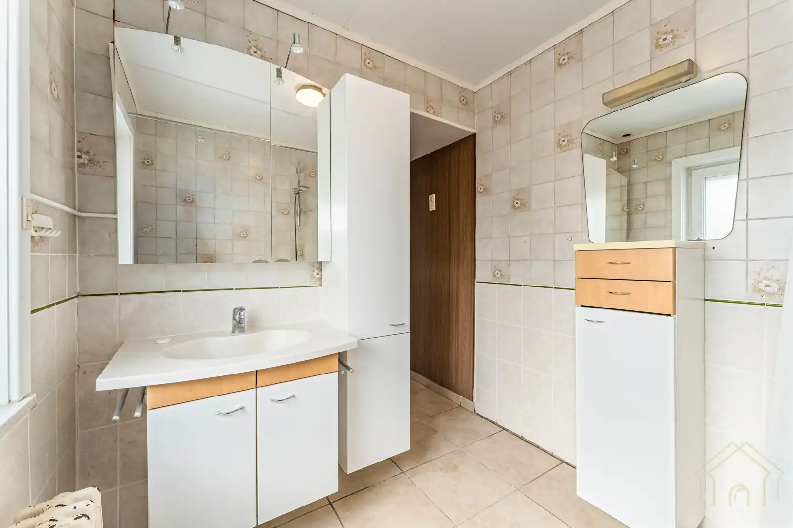 Halfopen renovatieproject met veel potentieel en diepe tuin met uitweg foto 18