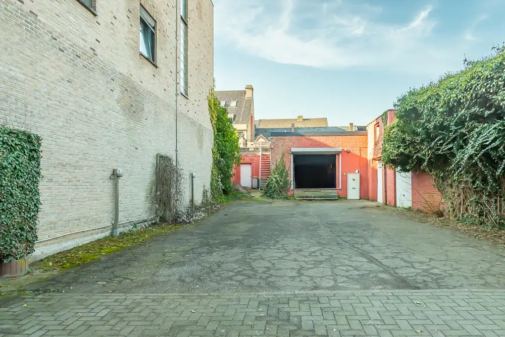 Veelzijdig handelspand op toplocatie in het centrum van Lanaken foto 14