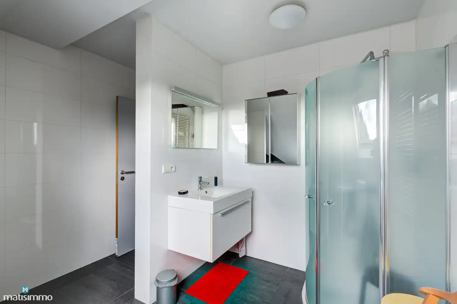 ZEER RUIM EN MODERN DUPLEXAPPARTEMENT (234M²) MET 5 SLAAPKAMERS, 2 BADKAMERS, 2 TERRASSEN, 2 KELDERS, DUBBELE GARAGE (60M²) (+ OPTIONEEL GARAGE) IN HET CENTRUM VAN LANAKEN foto 32