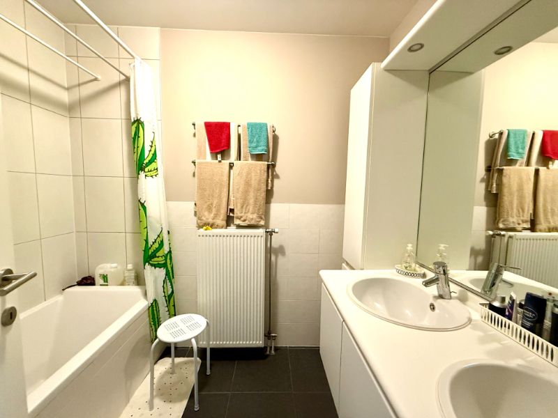 Centraal gelegen appartement met 2 slaapkamers en garage foto 13