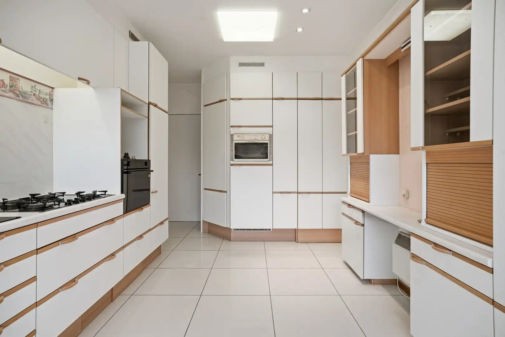 Statige woning te koop in centrum Stasegem, onder de kerktoren op 1000 m² grond, afgewerkt met authentieke en kwaliteitsvolle materialen. foto 13