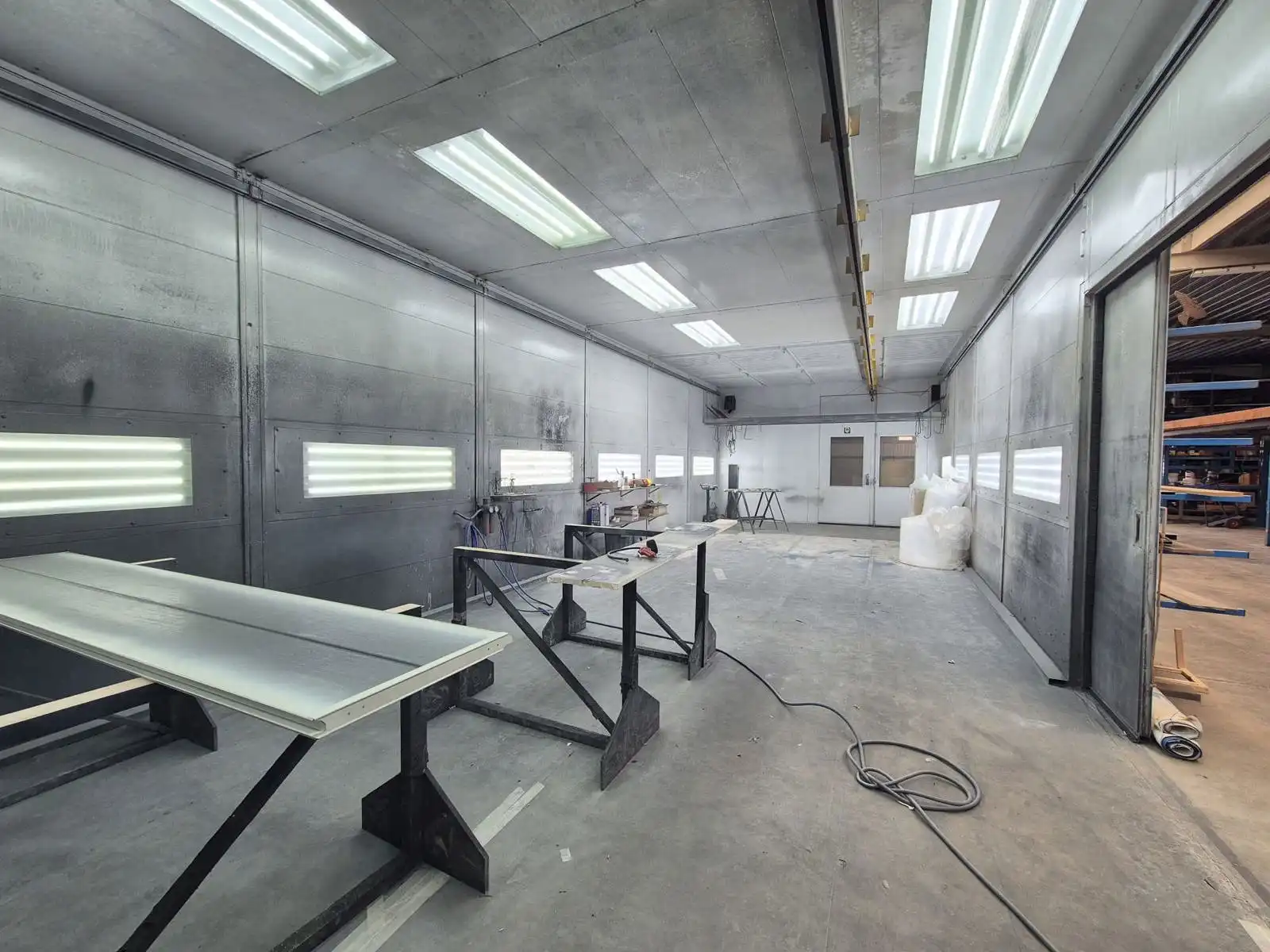 Opslag/werkplaats van 1000 m² met bijkomende kantoorruimte foto 8