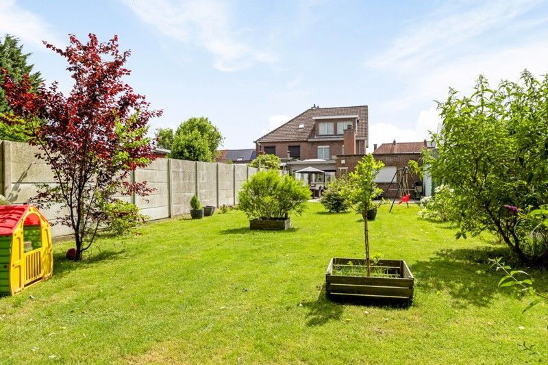 Grote woning met 5 slaapkamers, zonnige tuin en garage foto 1